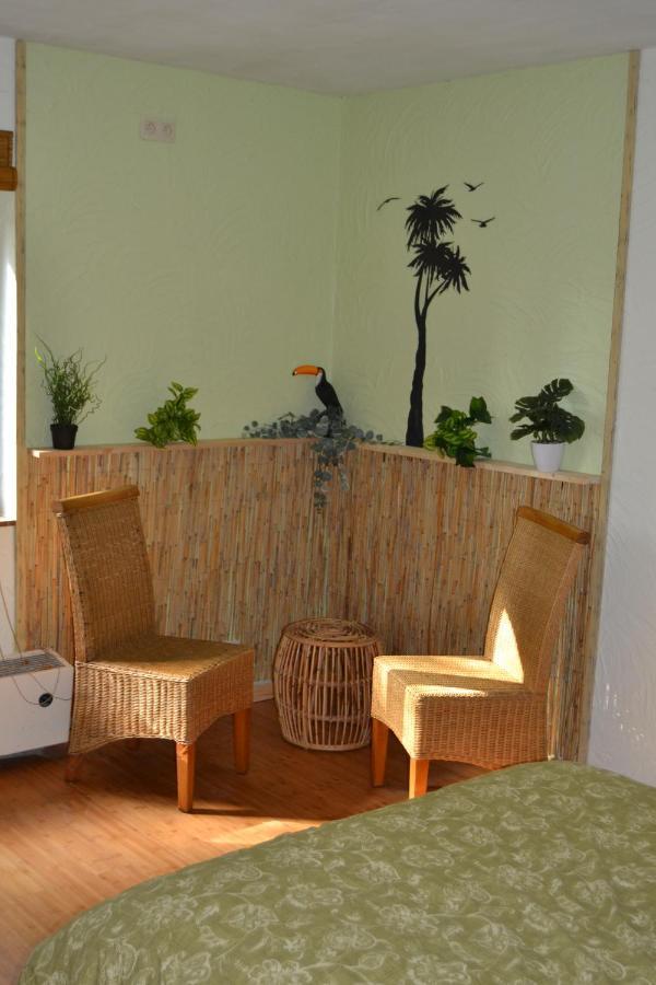 Bed and Breakfast En Chapoisie Ciney Exterior foto
